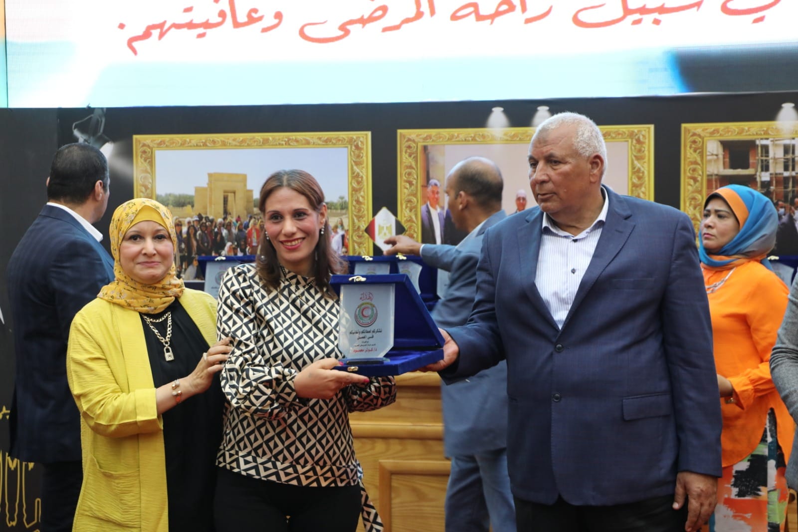 محافظ الوادي الجديد يُطلق مبادرة لدعم الكوادر الطبية بالمحافظة