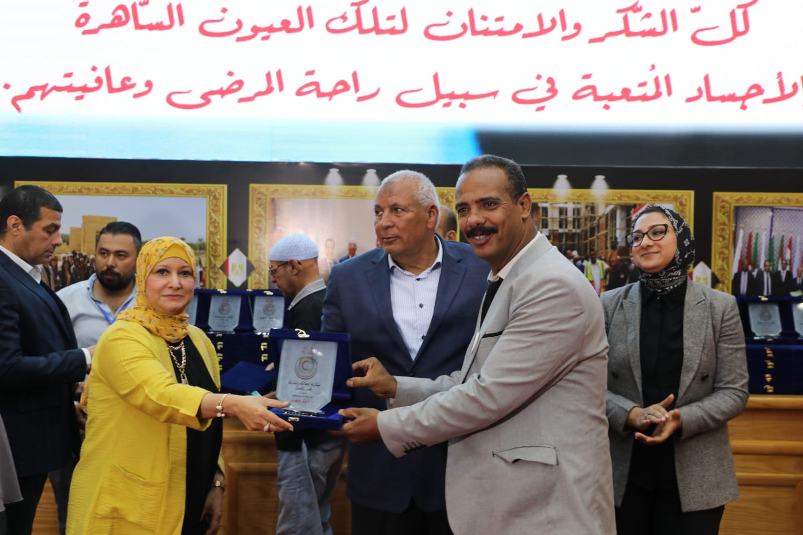 محافظ الوادي الجديد يُطلق مبادرة لدعم الكوادر الطبية بالمحافظة