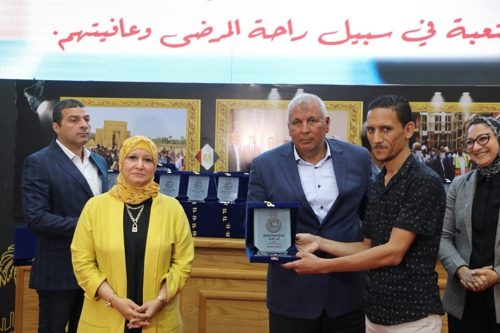 محافظ الوادي الجديد يُطلق مبادرة لدعم الكوادر الطبية بالمحافظة