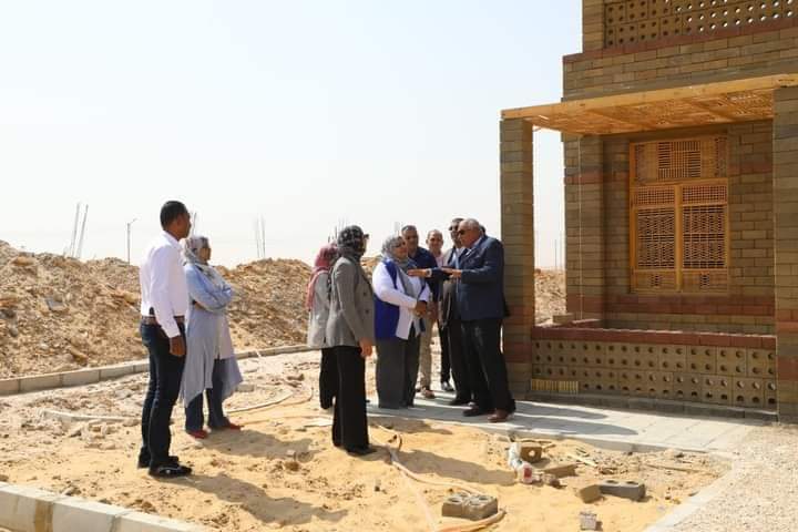 محافظ الوادي الجديد يتابع التشطيبات النهائية للمنزل البيئي ومباني العاصمة الإدارية الجديدة