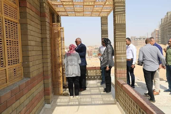 محافظ الوادي الجديد يتابع التشطيبات النهائية للمنزل البيئي ومباني العاصمة الإدارية الجديدة