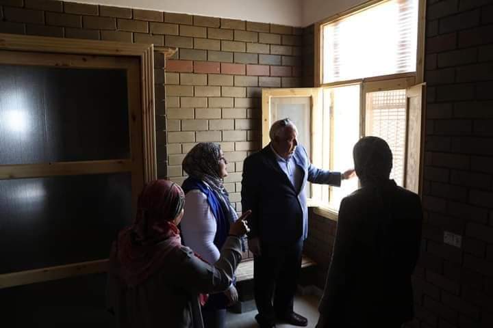 محافظ الوادي الجديد يتابع التشطيبات النهائية للمنزل البيئي ومباني العاصمة الإدارية الجديدة