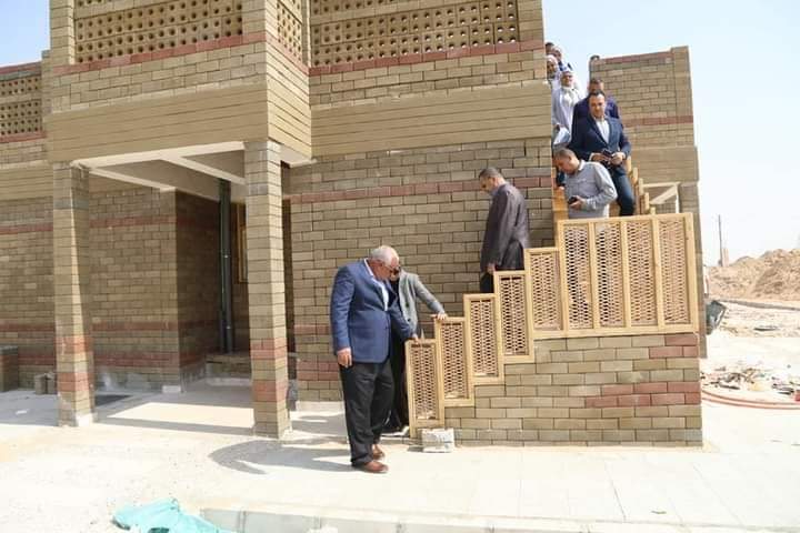 محافظ الوادي الجديد يتابع التشطيبات النهائية للمنزل البيئي ومباني العاصمة الإدارية الجديدة