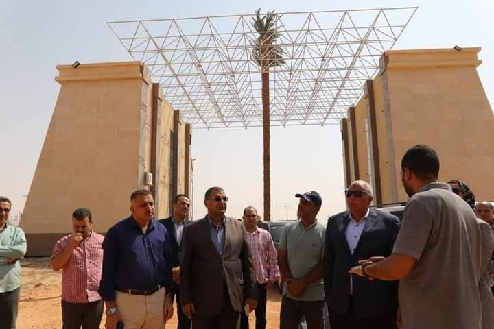 محافظ الوادي الجديد يتابع التشطيبات النهائية للمنزل البيئي ومباني العاصمة الإدارية الجديدة