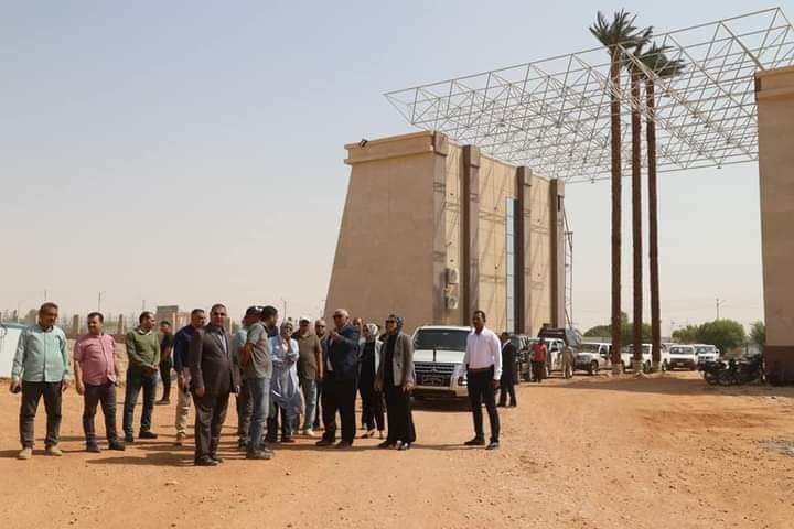 محافظ الوادي الجديد يتابع التشطيبات النهائية للمنزل البيئي ومباني العاصمة الإدارية الجديدة
