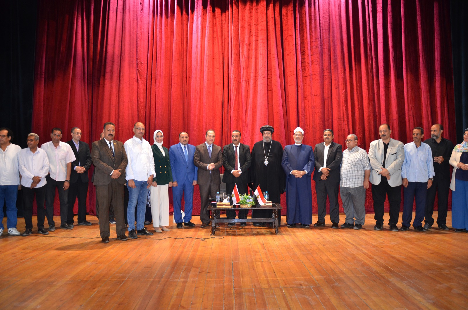 الانبا ارميا: كلنا على قلب رجل واحد فى ندوة ثقافية باسيوط