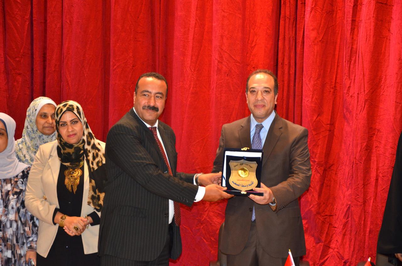 الانبا ارميا: كلنا على قلب رجل واحد فى ندوة ثقافية باسيوط