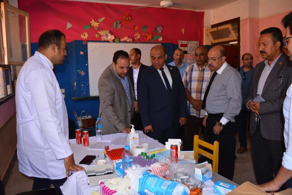وكيل وزارة الصحة باسيوط يفتتح القافلة الطبية العلاجية بمدرسة الشهيد أحمد جلال