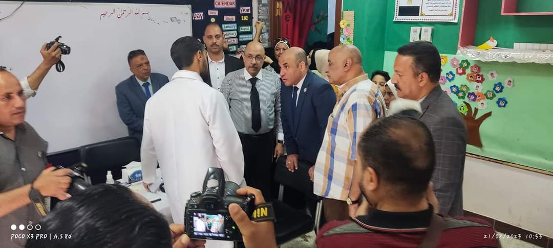وكيل وزارة الصحة باسيوط يفتتح القافلة الطبية العلاجية بمدرسة الشهيد أحمد جلال