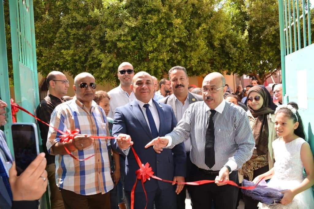 وكيل وزارة الصحة باسيوط يفتتح القافلة الطبية العلاجية بمدرسة الشهيد أحمد جلال