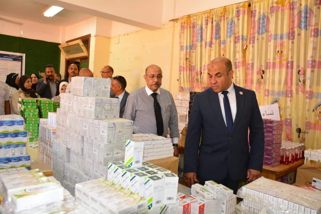 وكيل وزارة الصحة باسيوط يفتتح القافلة الطبية العلاجية بمدرسة الشهيد أحمد جلال