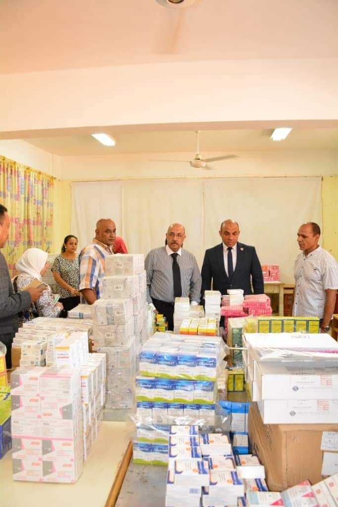 وكيل وزارة الصحة باسيوط يفتتح القافلة الطبية العلاجية بمدرسة الشهيد أحمد جلال