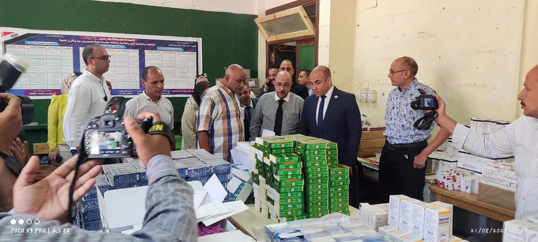 وكيل وزارة الصحة باسيوط يفتتح القافلة الطبية العلاجية بمدرسة الشهيد أحمد جلال