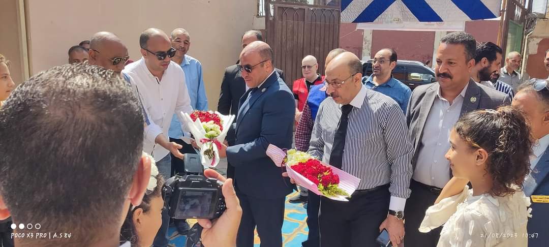 وكيل وزارة الصحة باسيوط يفتتح القافلة الطبية العلاجية بمدرسة الشهيد أحمد جلال