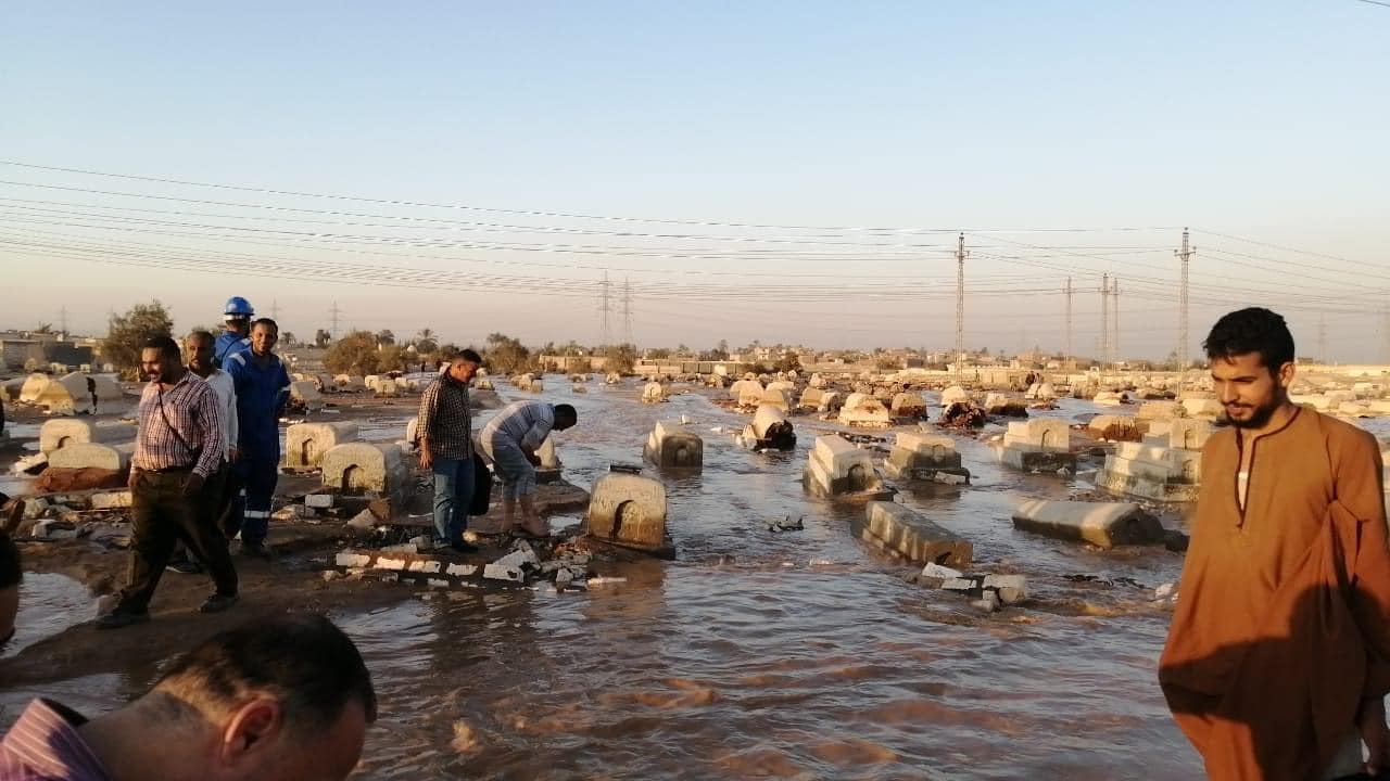 ظهور رفات الموتي. بسبب انفجار خزان مياة محطة كهرباء غرب اسيوط