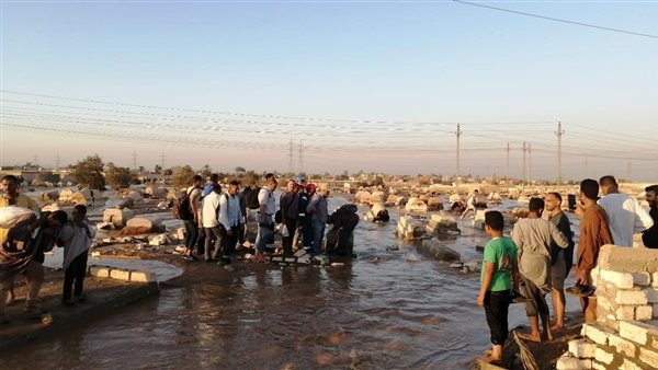 ظهور رفات الموتي. بسبب انفجار خزان مياة محطة كهرباء غرب اسيوط