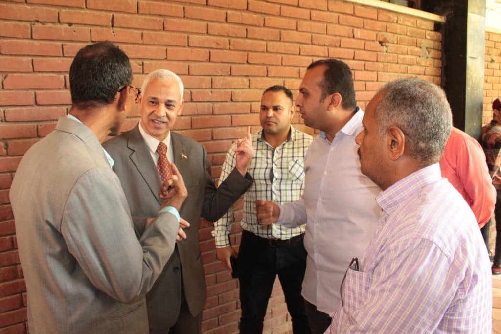 نائب رئيس جامعة اسيوط فى جولة تفقدية لمجمع الخدمات بالجامعة والمدن الجامعية