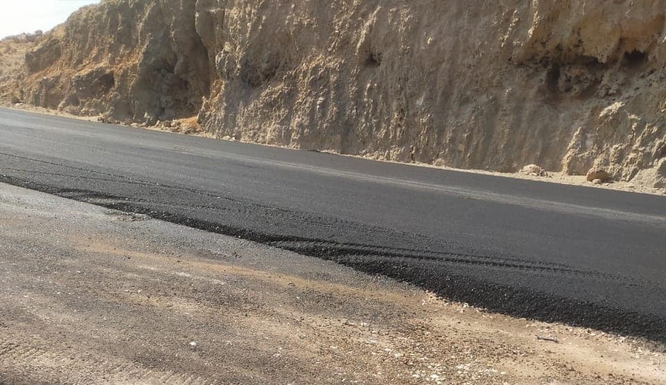رئيس مركز ومدينة الغنايم يتابع أعمال الرصف بالمدخل الصحراوى جنوب مدينة الغنايم