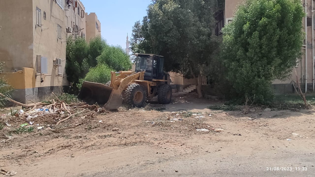 إزالة تعديات على أرض أملاك الدولة بالزراعات في الخارجة