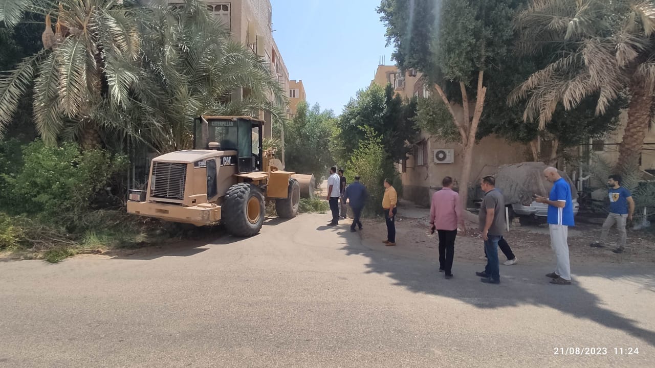 إزالة تعديات على أرض أملاك الدولة بالزراعات في الخارجة