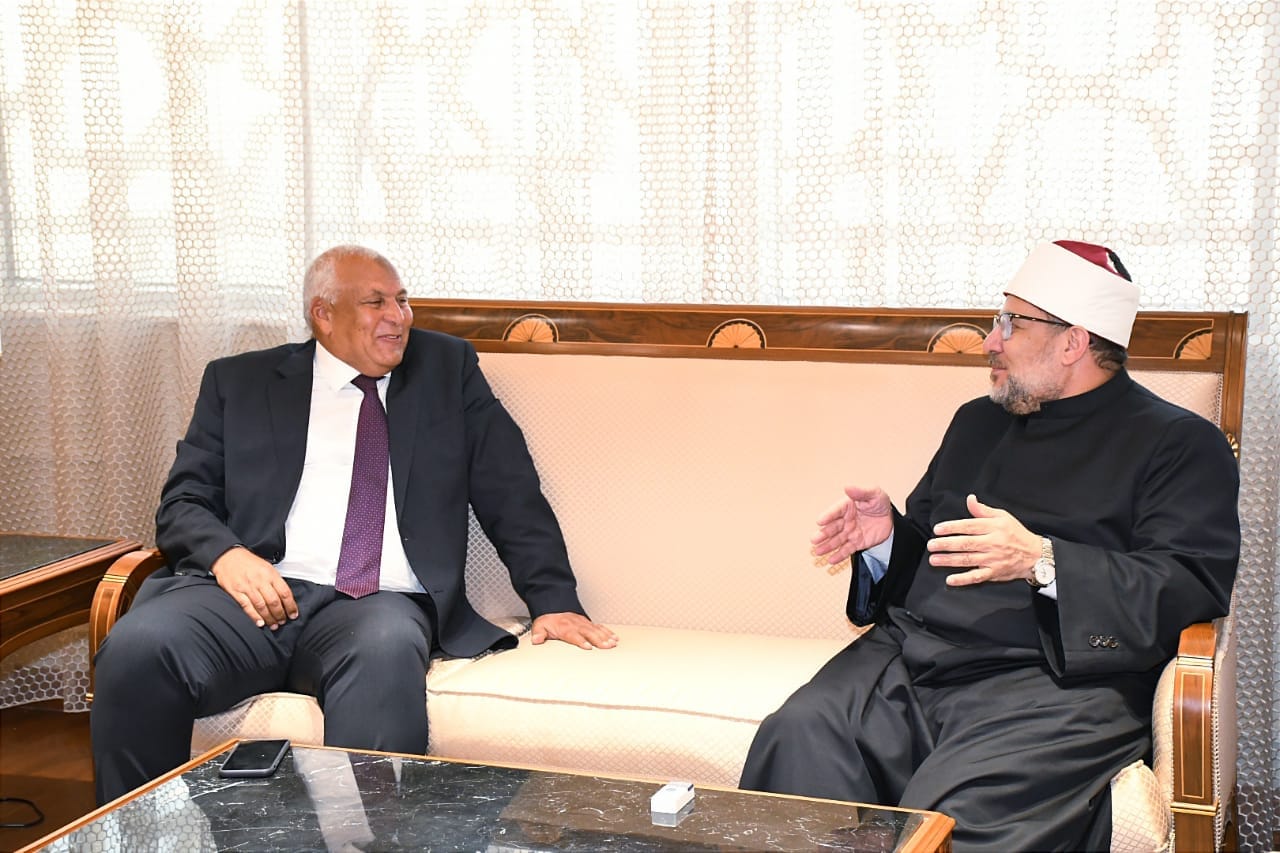 محافظ الوادي الجديد: تخصيص 10 آلاف م٢ لإقامة مجمع إسلامي كبير بالخارجة