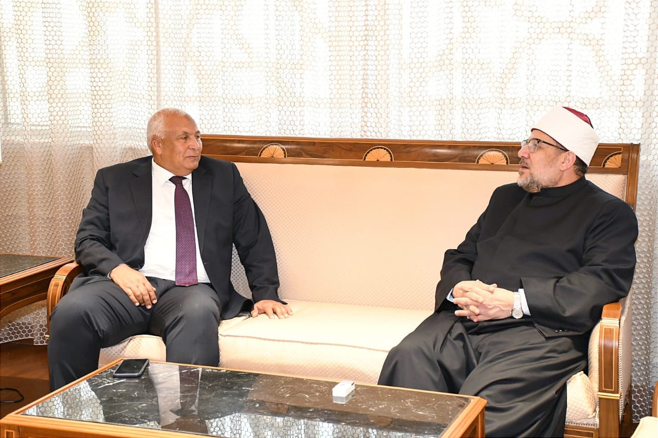 محافظ الوادي الجديد: تخصيص 10 آلاف م٢ لإقامة مجمع إسلامي كبير بالخارجة