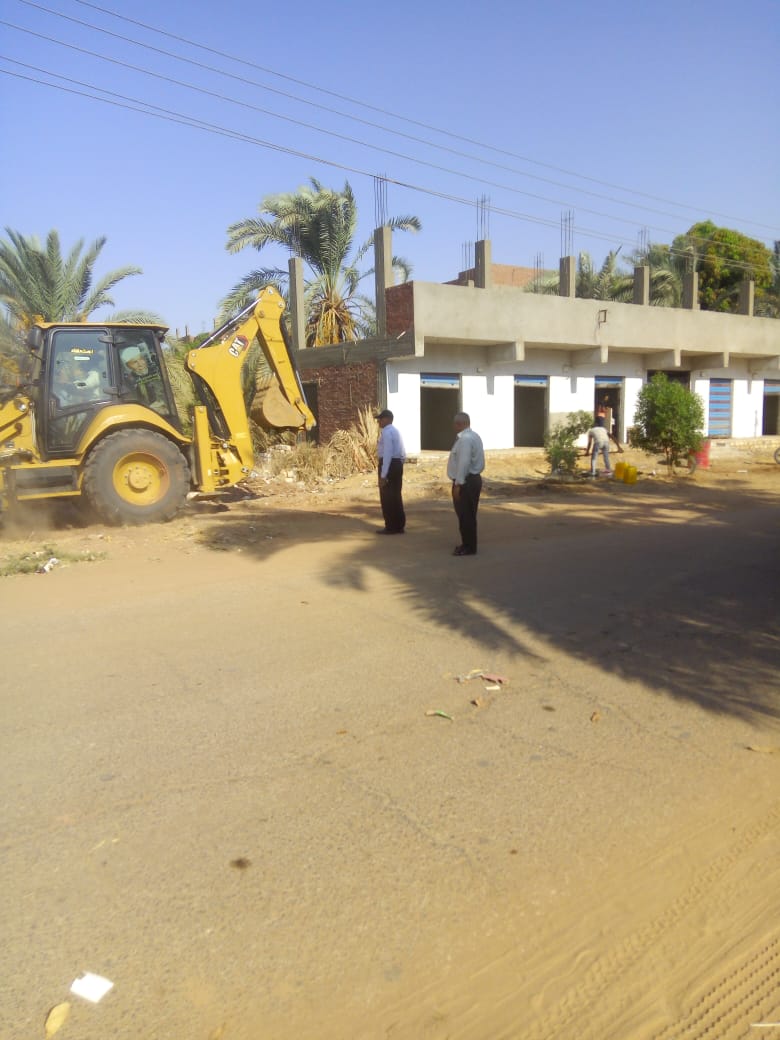 حملة إزالة القمامة والمخلفات والأشغالات والعشش من أسطح العمارات بالداخلة