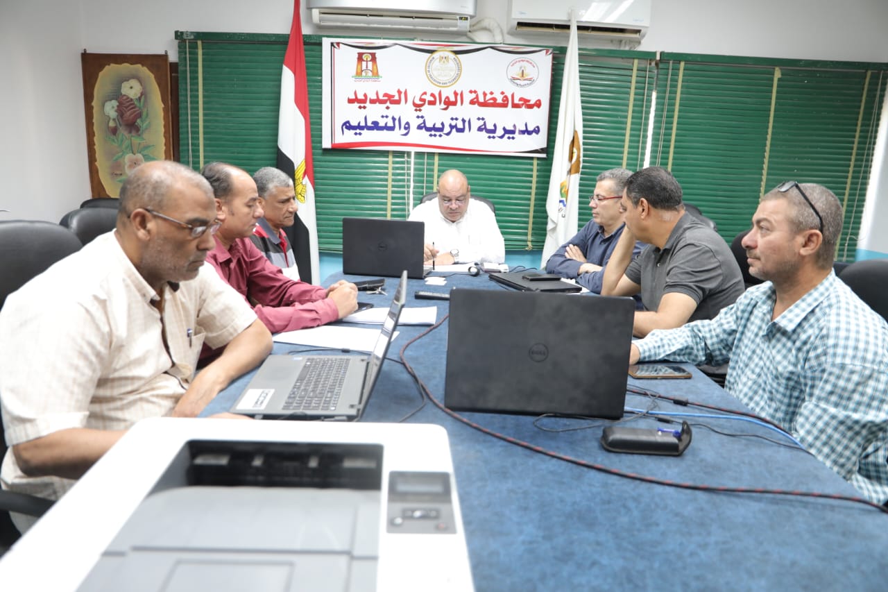 وكيل التعليم بالوادي الجديد يتابع امتحانات الدور الثانى للثانوية لليوم السادس