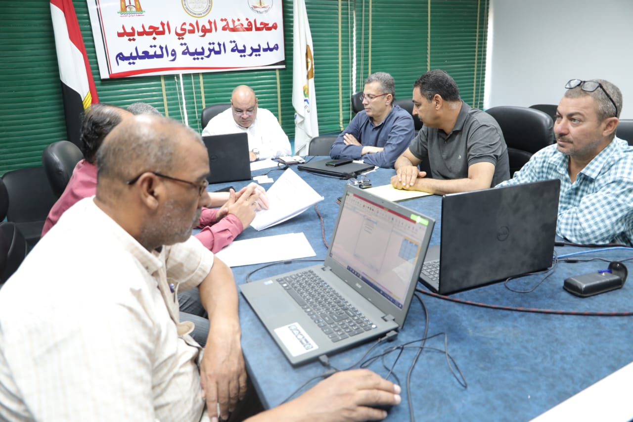 وكيل التعليم بالوادي الجديد يتابع امتحانات الدور الثانى للثانوية لليوم السادس
