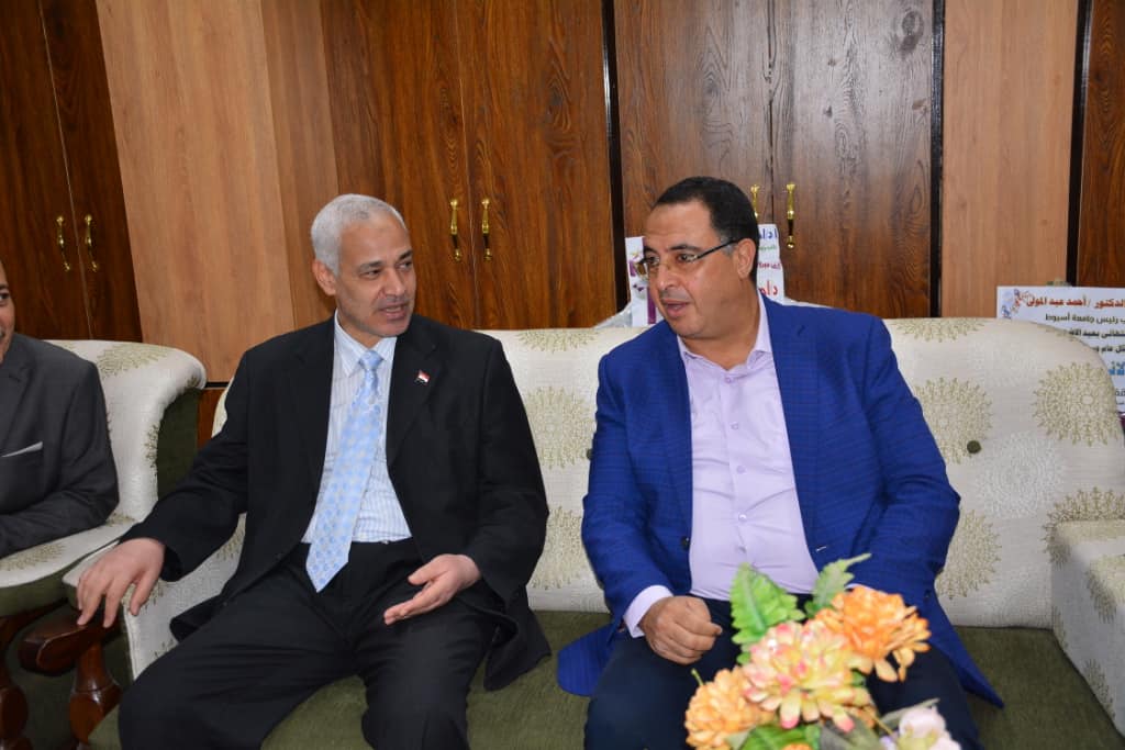 جامعة أسيوط تستعد بخطة أنشطة طلابية رياضية للعام الدراسي الجديد