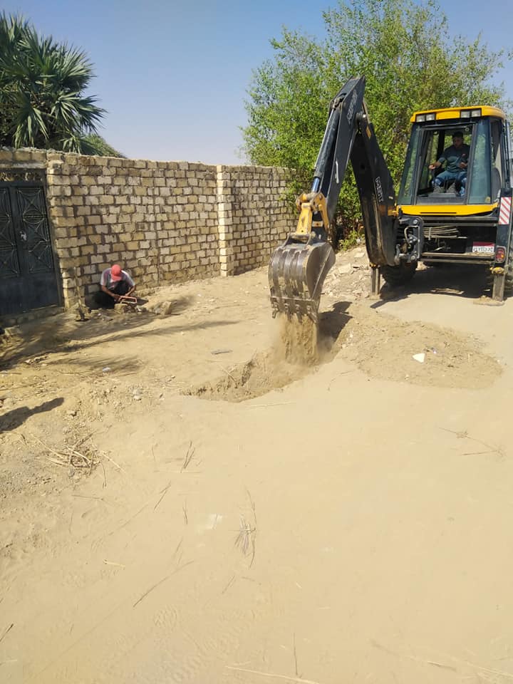 ضبط وإزالة فورية لـ 34 مخالفة توصيلات مياة بنطاق مركز الخارجة