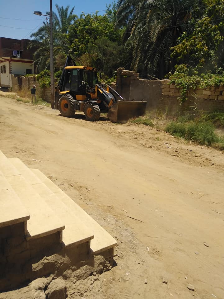 ضبط وإزالة فورية لـ 34 مخالفة توصيلات مياة بنطاق مركز الخارجة