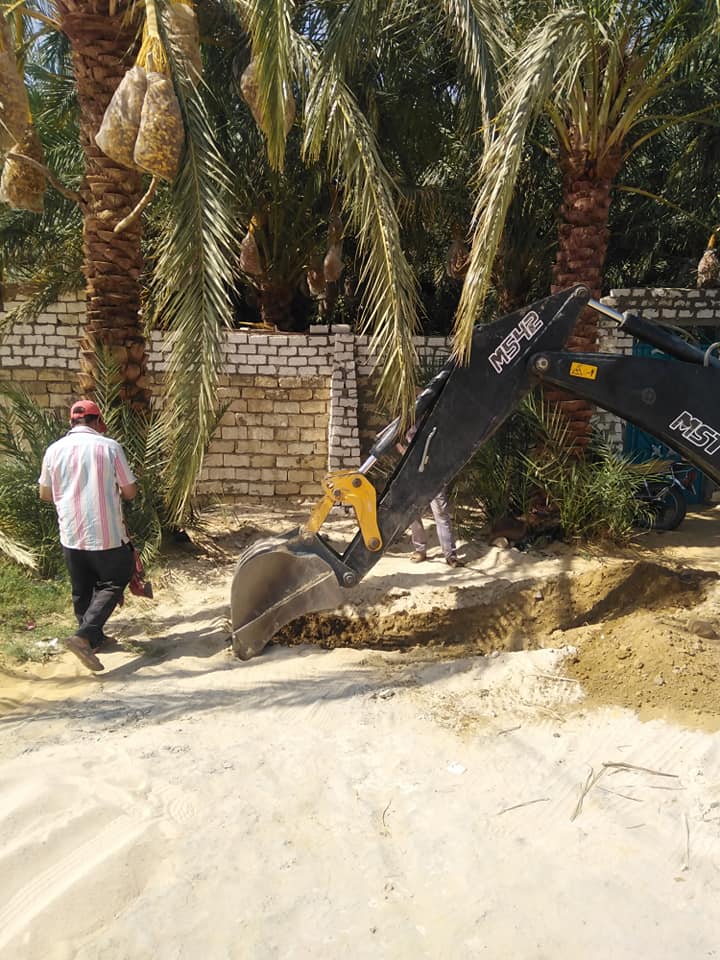 ضبط وإزالة فورية لـ 34 مخالفة توصيلات مياة بنطاق مركز الخارجة