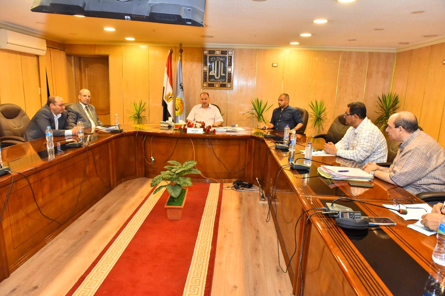 محافظ أسيوط يلتقي رئيس الشركة الوجه القبلي لإنتاج الكهرباء لدعم المشروعات القومية
