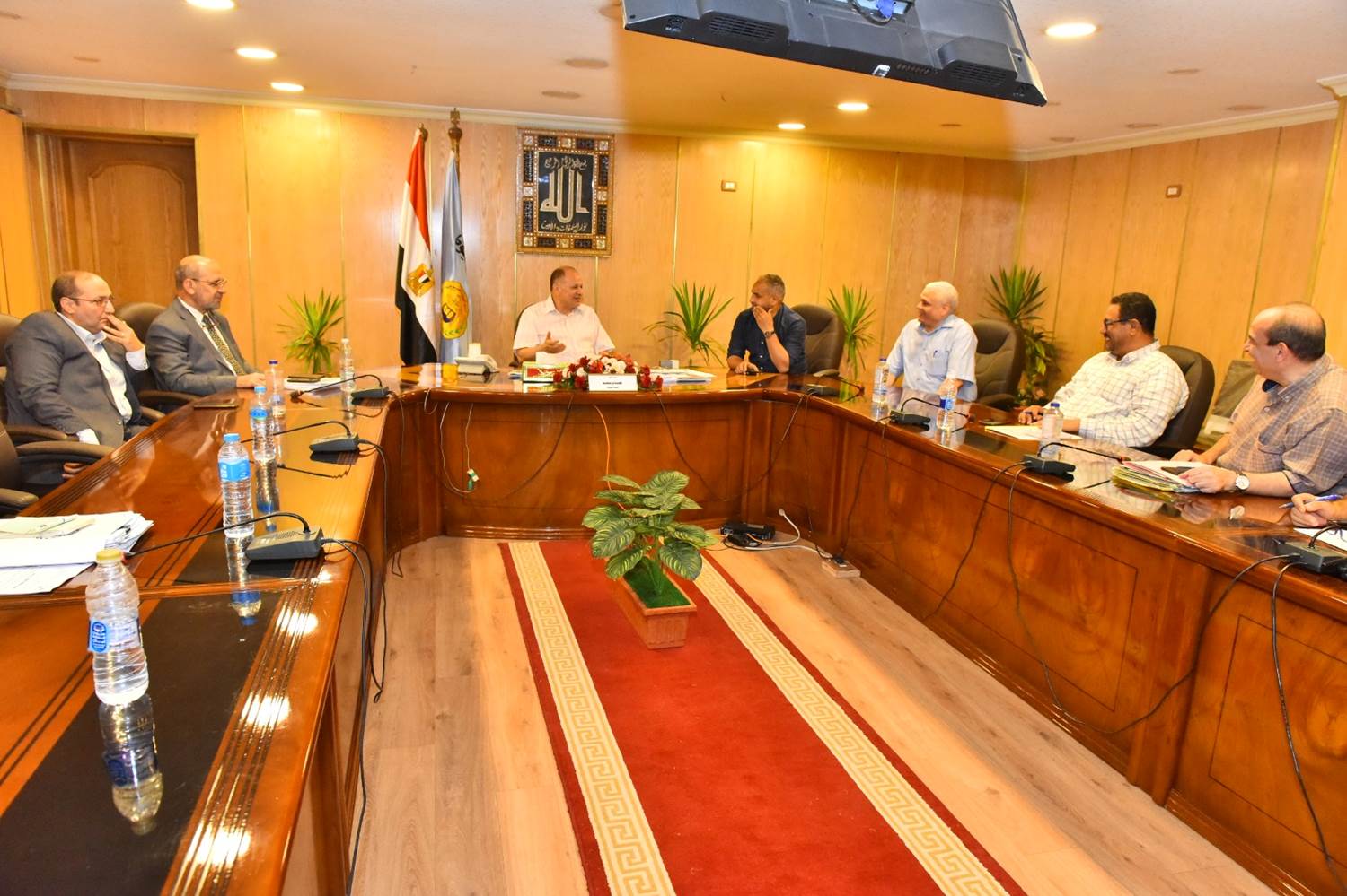 محافظ أسيوط يلتقي رئيس الشركة الوجه القبلي لإنتاج الكهرباء لدعم المشروعات القومية