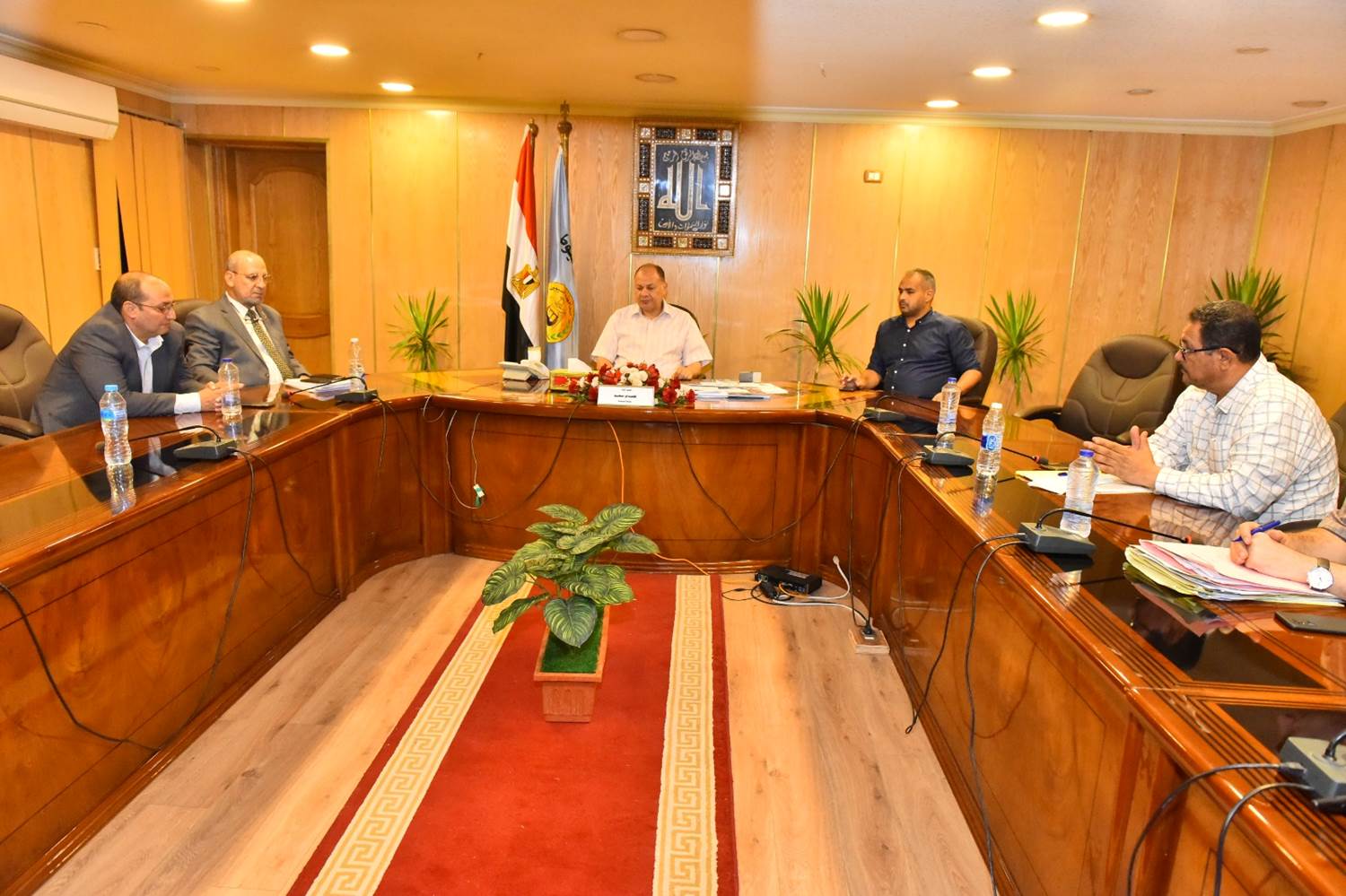محافظ أسيوط يلتقي رئيس الشركة الوجه القبلي لإنتاج الكهرباء لدعم المشروعات القومية