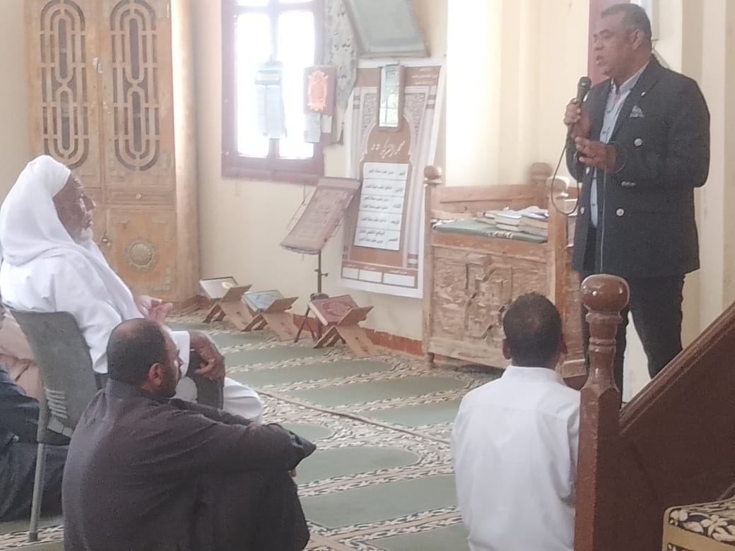 لقاءات جماهيرية مع المواطنين بالوحدات القروية لمركز الخارجة بالوادي الجديد