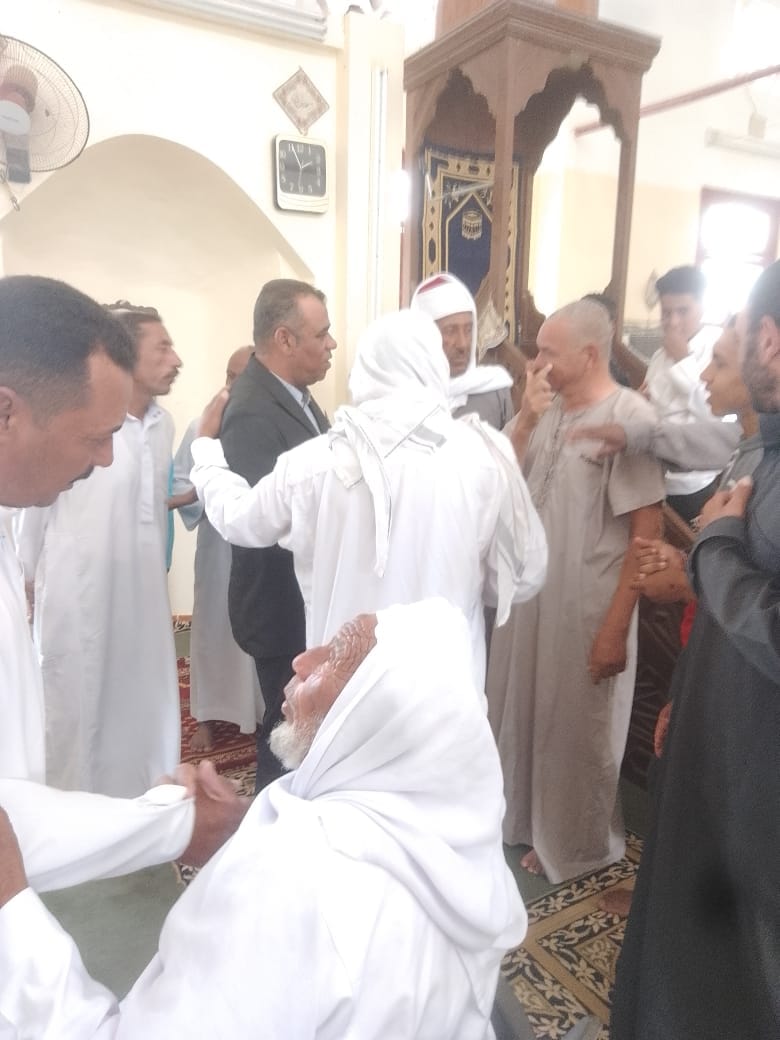 لقاءات جماهيرية مع المواطنين بالوحدات القروية لمركز الخارجة بالوادي الجديد