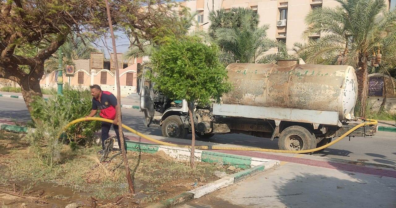 حملة لإزالة الأشجار المعروضة للخطر والمؤثرة على سلامة المواطنين وحركة المرور بالخارجة