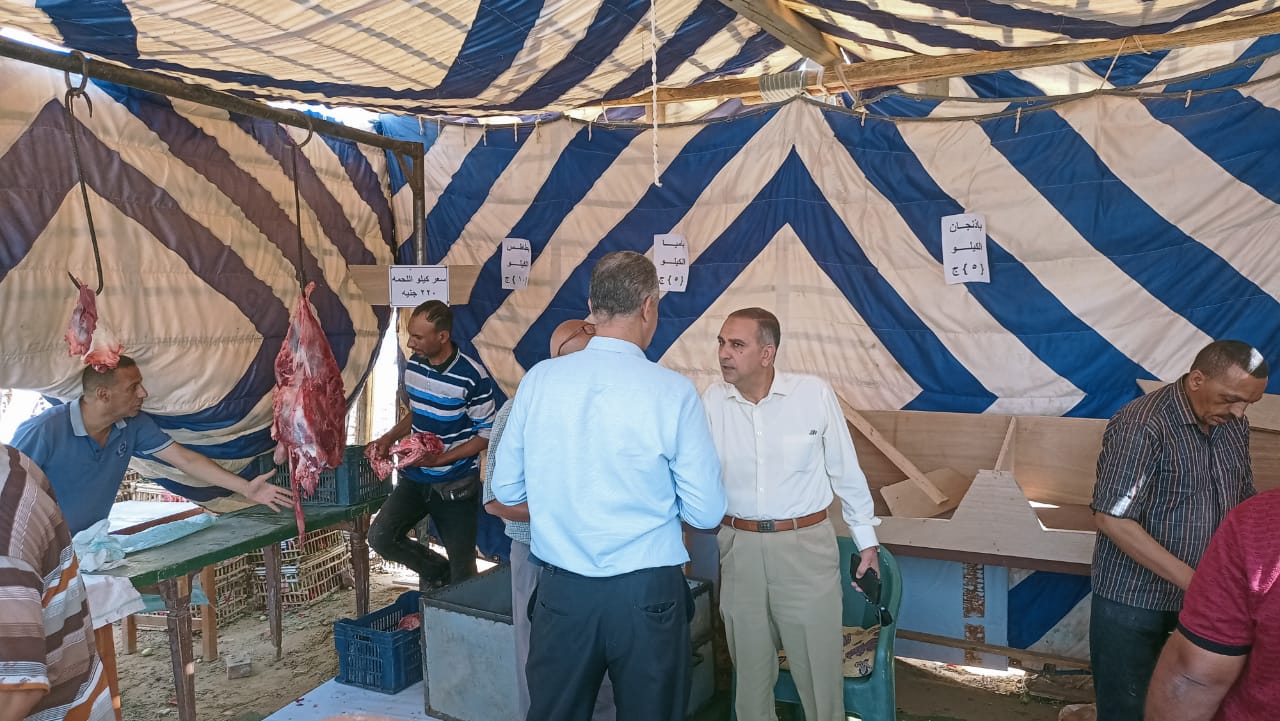 طرح لحوم طازجة بسعر الكيلو 220 جنية في منفذ الوحدة المحلية بالداخلة