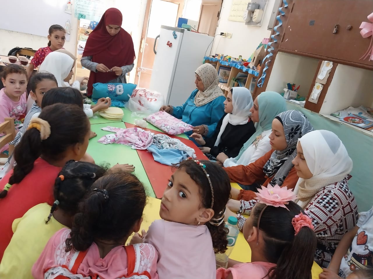 قصر ثقافة الغنايم يقدم ورشة إعادة تدوير خامات البيئة بمدرسة الفصل الواحد