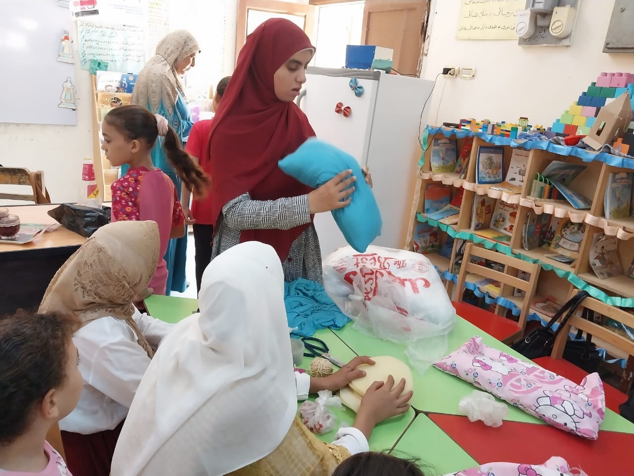 قصر ثقافة الغنايم يقدم ورشة إعادة تدوير خامات البيئة بمدرسة الفصل الواحد