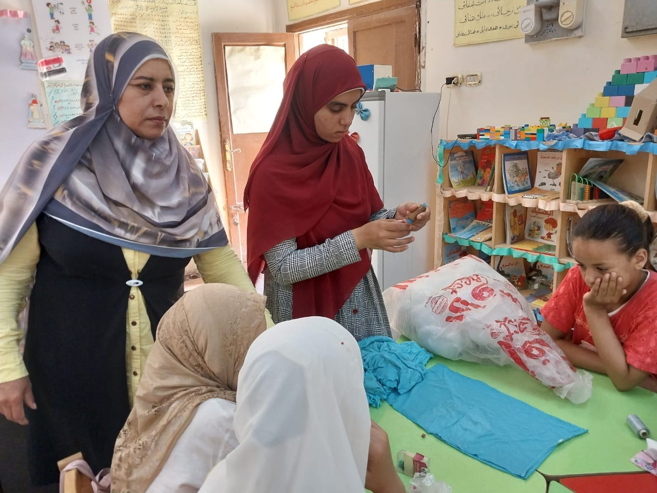 قصر ثقافة الغنايم يقدم ورشة إعادة تدوير خامات البيئة بمدرسة الفصل الواحد