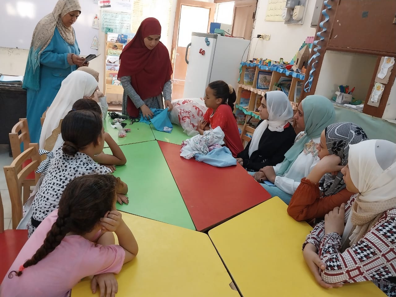 قصر ثقافة الغنايم يقدم ورشة إعادة تدوير خامات البيئة بمدرسة الفصل الواحد