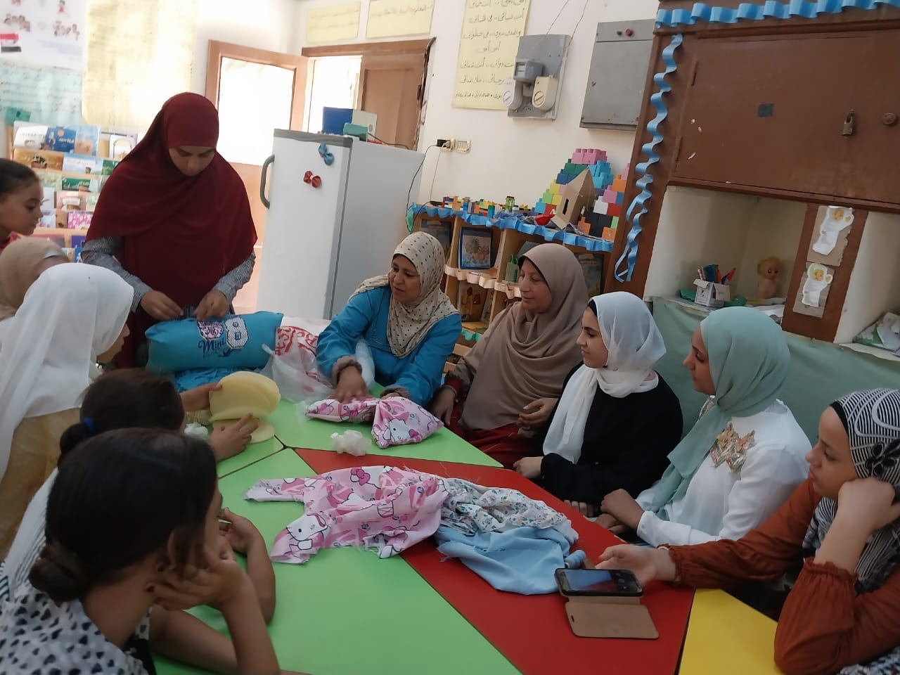 قصر ثقافة الغنايم يقدم ورشة إعادة تدوير خامات البيئة بمدرسة الفصل الواحد