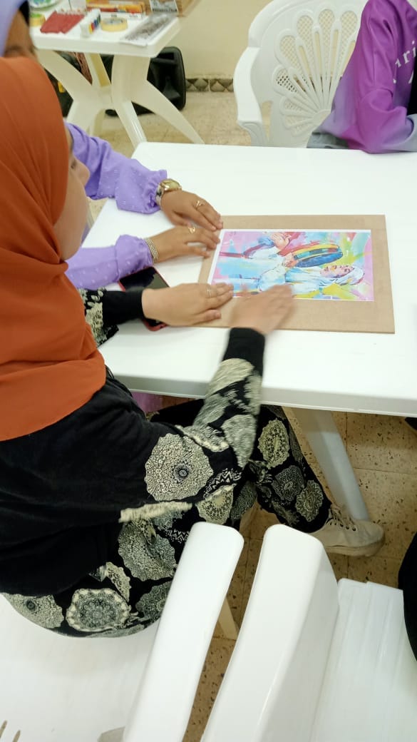 ورشه حرفيه عن فن الديكوباج والرسم بالرمل تحت شعار حرفتك صنعتك بالزهور