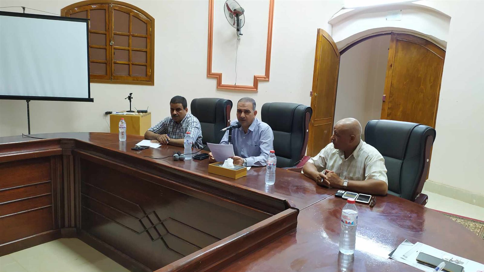 رئيس محلية الداخلة يعقد اجتماعا مع رؤساء الوحدات المحلية القروية لمتابعة العمل