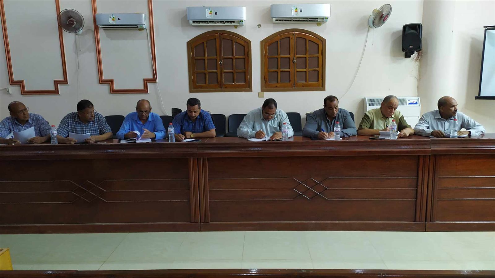 رئيس محلية الداخلة يعقد اجتماعا مع رؤساء الوحدات المحلية القروية لمتابعة العمل