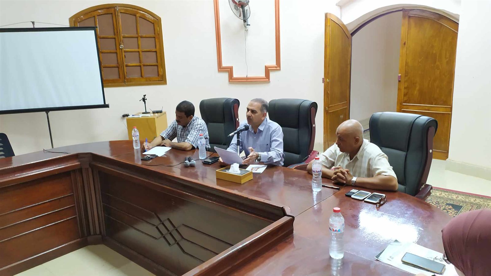 رئيس محلية الداخلة يعقد اجتماعا مع رؤساء الوحدات المحلية القروية لمتابعة العمل