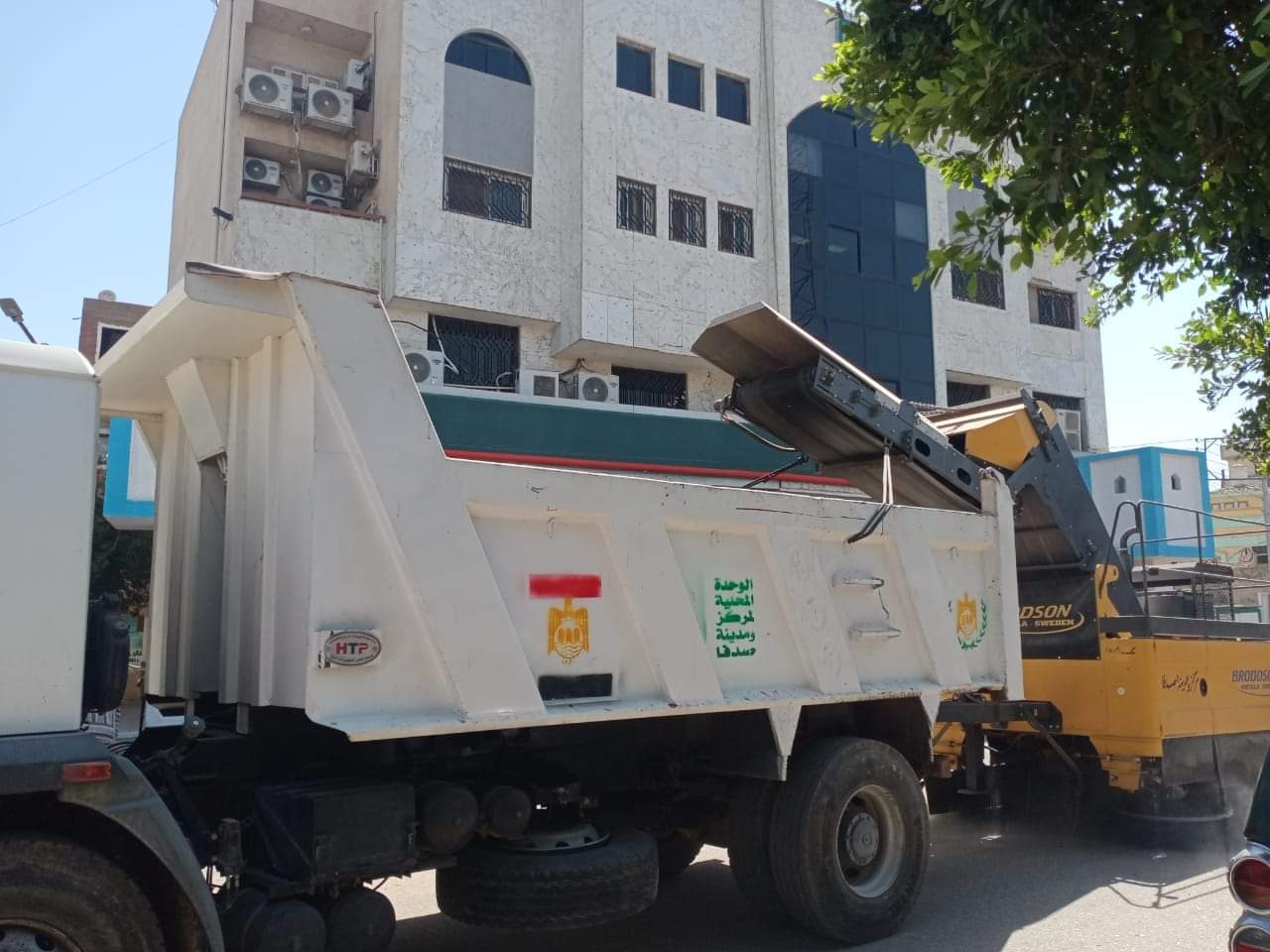 رئيس مركز ومدينة صدفا يتابع أعمال النظافة الدورية للحفاظ على صحة المواطنين